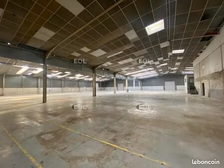 local bureaux 3 715 m²
