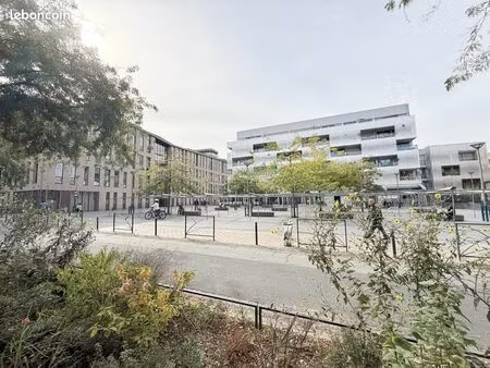 bureau 1 046 m²