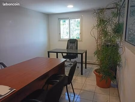 bureau 12 m²