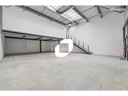 local d'activité 200 m²