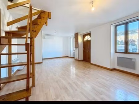 maison de ville f3 53 m2-dpe b-clim réversible-proche centre ville-quartier calme brive la
