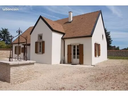 maison ornée de pierre