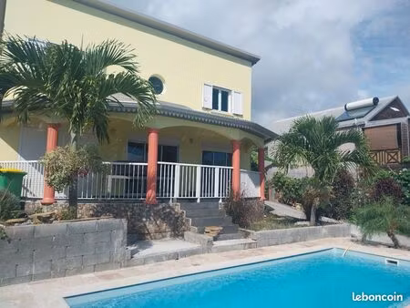 villa f4 saint gilles