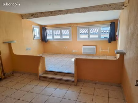 grand t2 avec bureau et espace enfant