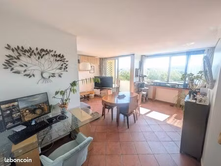 appartement lumineux  traversant de 62m2