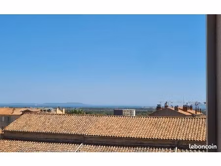 studio avec joli vue   vielle ville  hyères