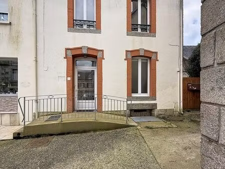 immeuble 83 m² uzel