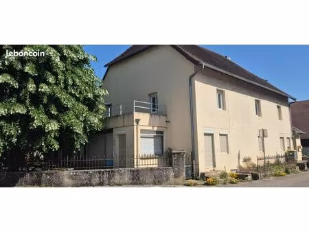 maison 8 pièces 226 m²