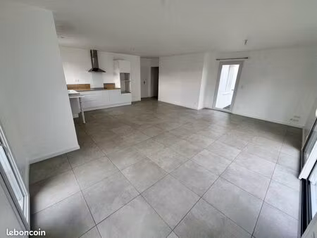 maison 3 chambres récente re2020