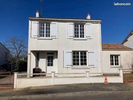 maison 90 m2  3 chambres le poiré sur vie