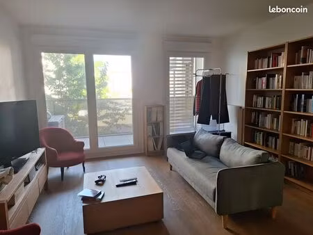 f3 récent avec balcon et parking