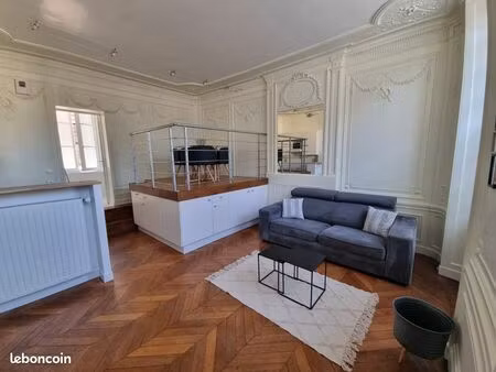 jjoli studio en centre ville avec parking