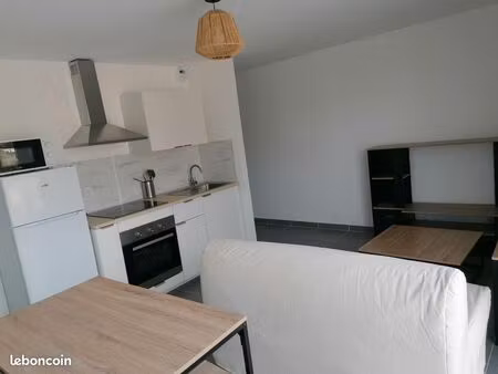 grand studio idéalement situé