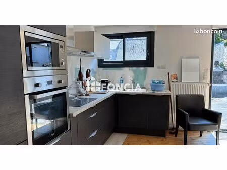 rosporden - centre-ville - a vendre local commercial avec dépendances de 152 m2 à rénover 