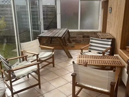 propriété de deux maisons reliées par une véranda