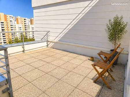 appartement 47m² avec grande terrasse sans vis à vis très proche métro et commerces