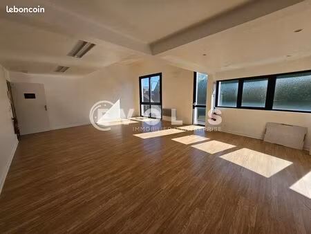 bureau 60 m²