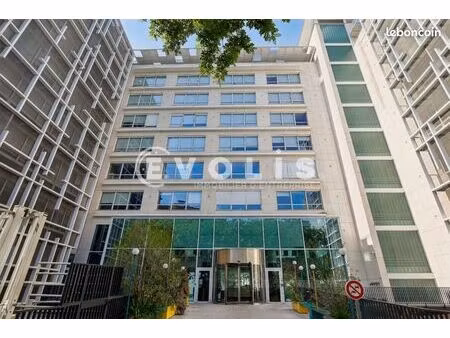 bureaux 681 m²