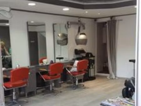 salon de coiffures / tous commerces