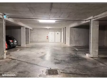 investisseur: lot de 2 places de parking sécurisées en sous-sol