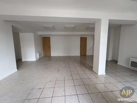 local 65 m² montaigu vendee
