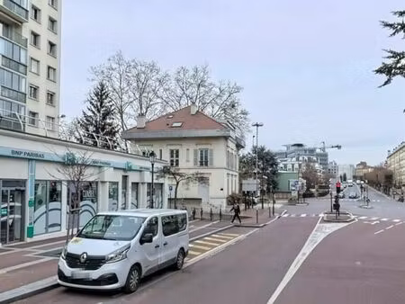 local commercial 82 m²