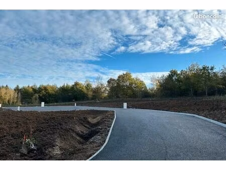 terrain 717 m² senantes