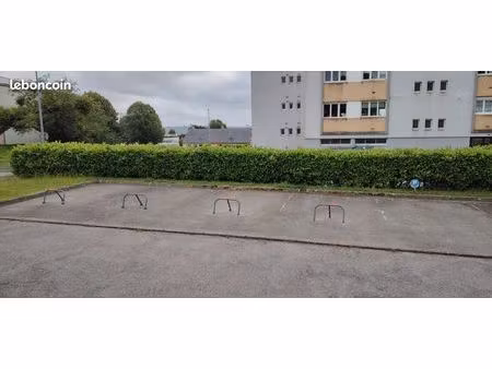 parking extérieurs relecq kerhuon dans résidence privée  proche des écoles  transport en c