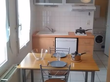 studio meublé 23 m² pouzauges centre