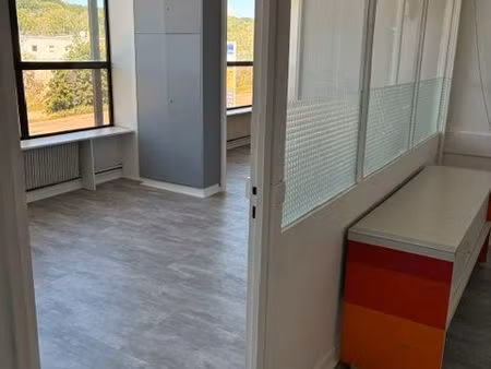 bureaux de 30 à 110 m2 divisibles