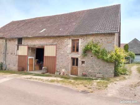 grange ancienne en rénovation