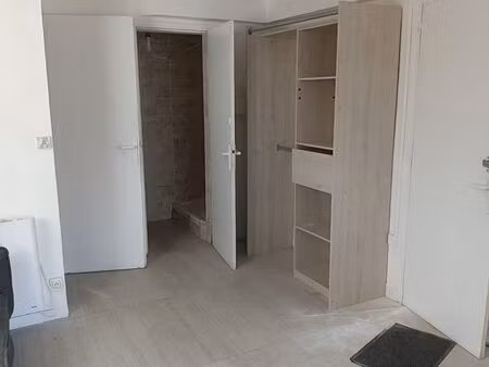 studio meublé proche du lycée savary de mauleon