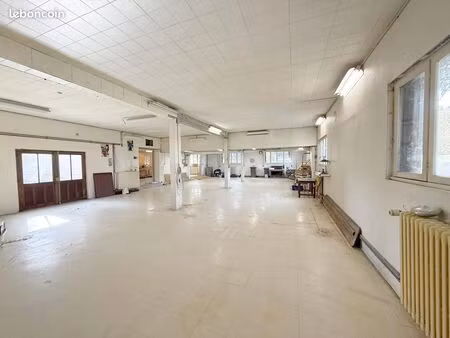 habitation avec bureaux et atelier