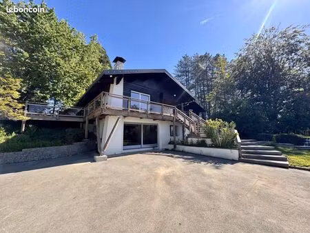 maison gardavaud de 268 m²  exposée plein sud  comprenant 5 chambres et 3 sdb  sur un terr