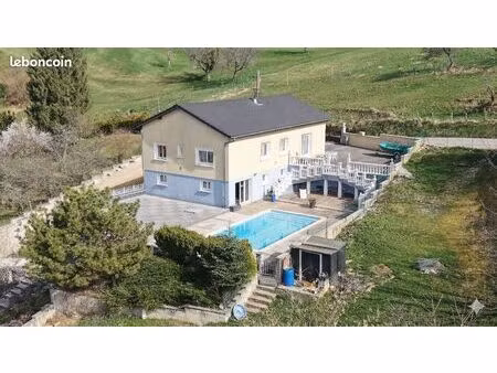 maison 7 pièces 242 m²