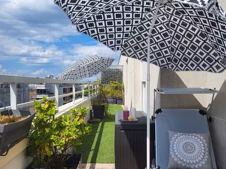 appartement  dernier étage  ascenseur  99m2  dpe c