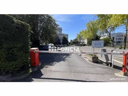 parking residence les hauts de fresnes