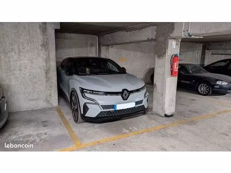 place de parking sécurisée