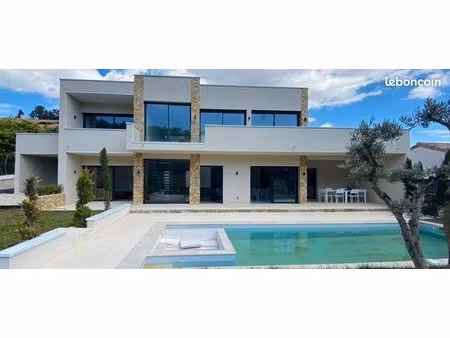 maison d'architecte contemporaine fe 195 m2 avec piscine