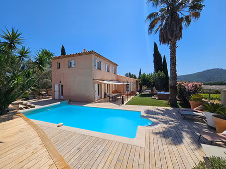a vendre-maison la crau 5 pièce(s) 160m2 - secteur résidentiel et recherché  piscine.