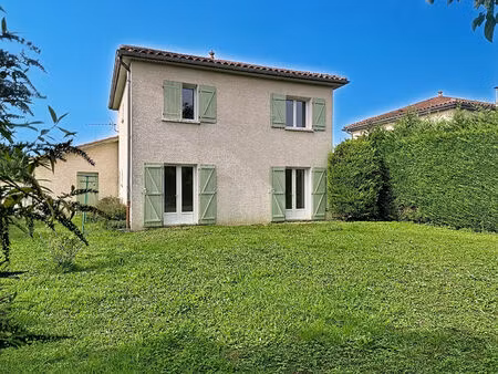 maison individuelle   96m2 sur terrain 400m2  trois chambres  un bureau  un garage.