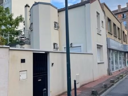maison au centre de la varenne