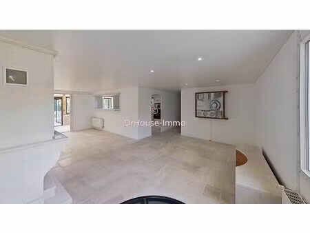 grande maison dans un quartier très recherché !