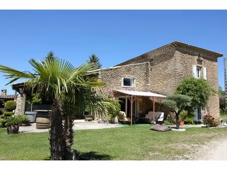 propriété en pierres