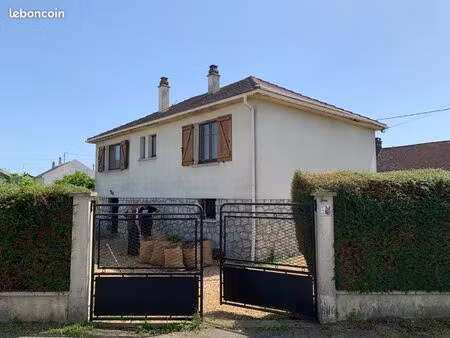 vends maison ancienne sur sous sol total