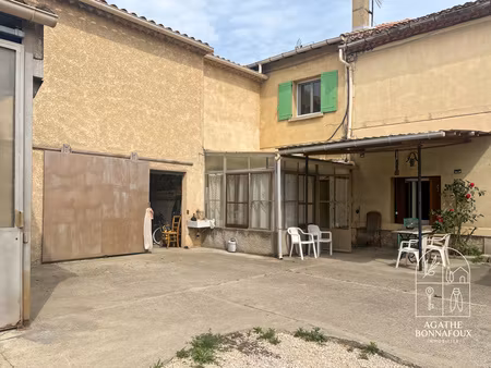 rez de villa 107 m2  3 possible 4 chambres avec cour et partie de hangar