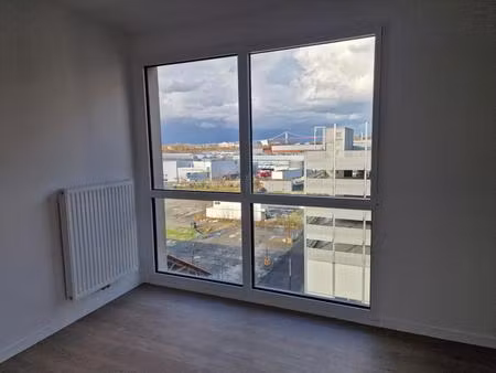 grand t3 au 6ᵉ étage avec loggia  ascenseur et parking