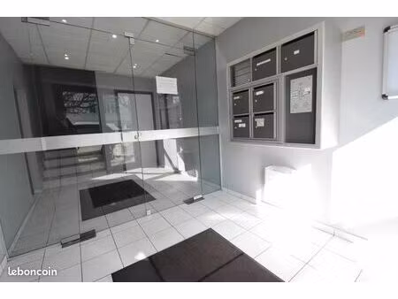 immeuble 15 pièces 700 m²