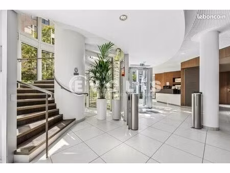 bureau 791 m²