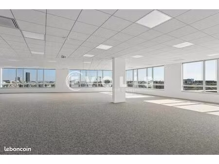 bureaux 835 m²